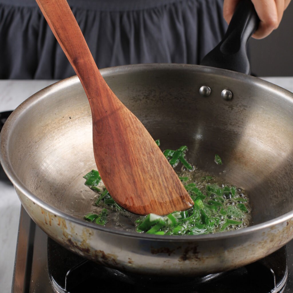sautee or stir fry spring onion in a pan 2026 03 17 09 04 54 utc